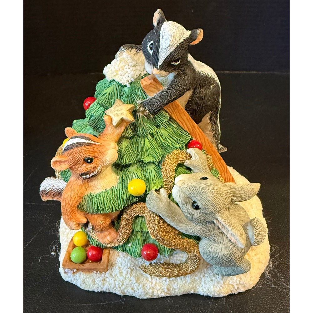 Charming Tails Fitz Floyd Figurine Trimming The Tree 87/702‎ Skunk Bunny